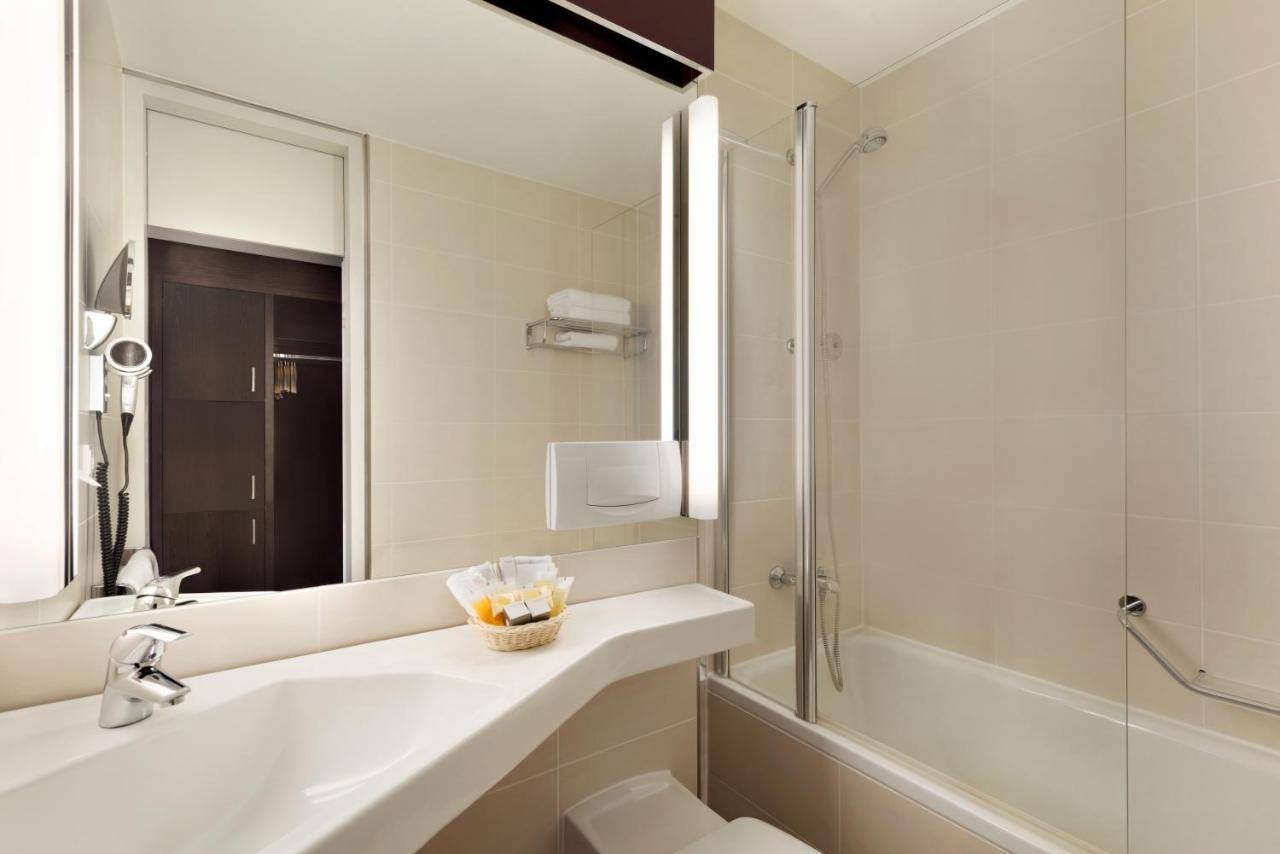 Ramada Nürnberg Parkhotel Bagian luar foto
